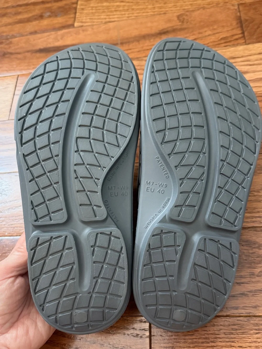 OOFOS Gender Inclusive OOahh Sport Flex Slide Sandal Sz W9 M7